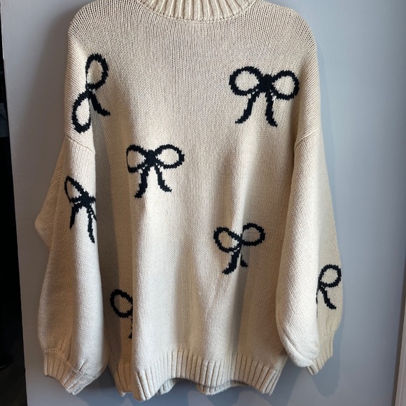 Callahan Bellamy Chunky Knit Oversized Pullover Sweater in Creme Bow, Med - NWT - Picture 3 of 7
